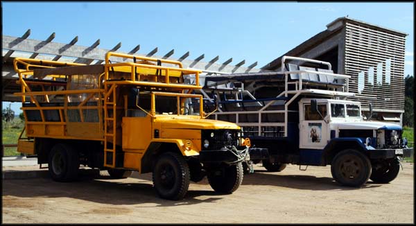 Dois dos 4x4 que levam até Cabo Polonio, brutos!