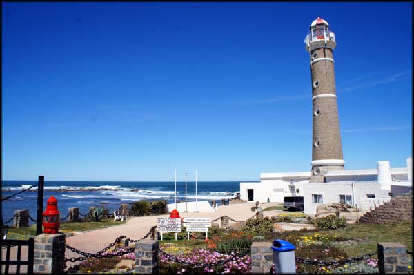 Farol na orla de José Ignacio