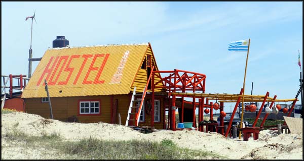 Um dos hostels em Cabo Polonio