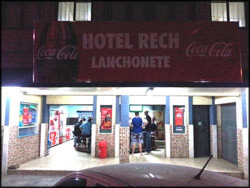 Botequim do Hotel Rech. O prédio em cima é o hotel/hospedagem.