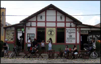 Restaurante O Alquimista na Praça da Matriz