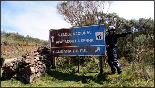 Entrada para o Parque, estrada para Cambará