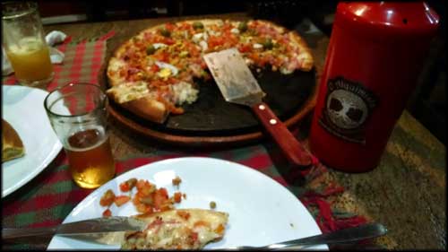 Pizza no restaurante Alquimia, gostei da massa.