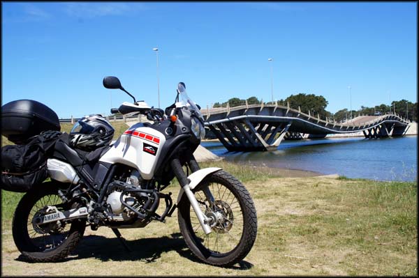 A Ponte Ondulada, sobre o Rio Maldonado