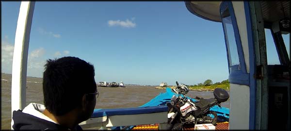 Pegando dicas durante a travessia, a motoca descansando um pouquinho