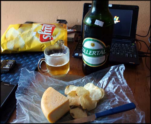 Zillertal, boa cerveja. Queijo artesanal muito bom também. Batatas industrializadas.